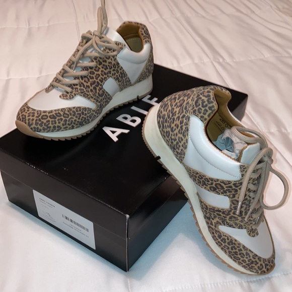 Able Annie Sneaker 6.5 white leather & tan leopard print suede LIKE NEW IN BOX - Picture 4 of 10